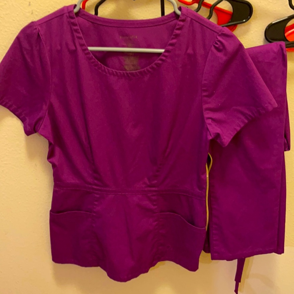 Jaanuu scrub set
